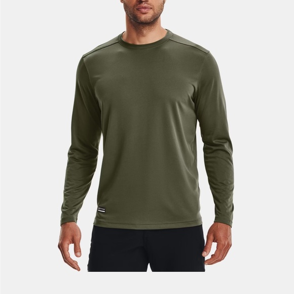 Under Armour long sleeve 100% polyester stretch material, it runs large - Picture 3 of 6